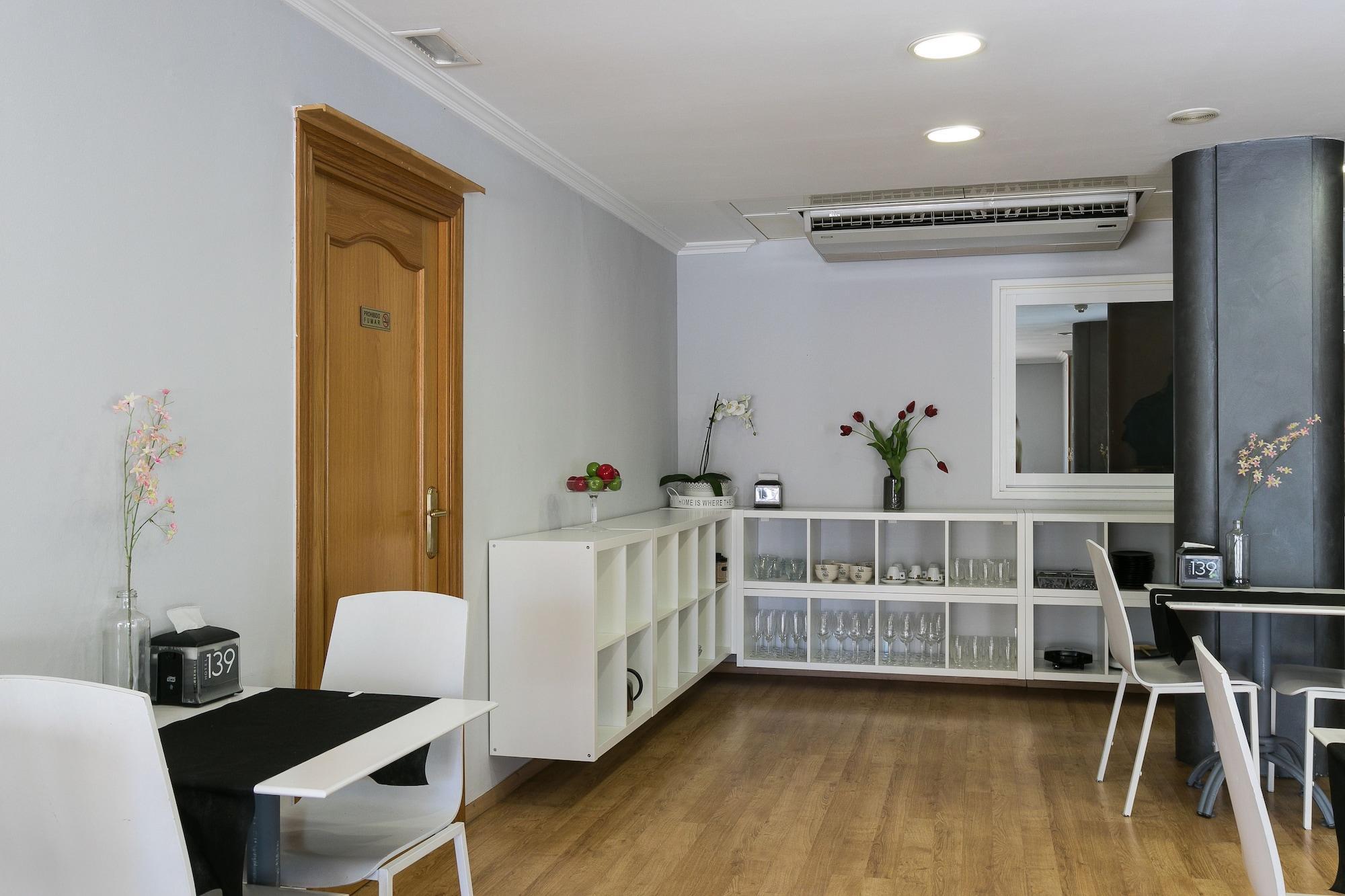 Hotel 139 Castelldefels Εξωτερικό φωτογραφία
