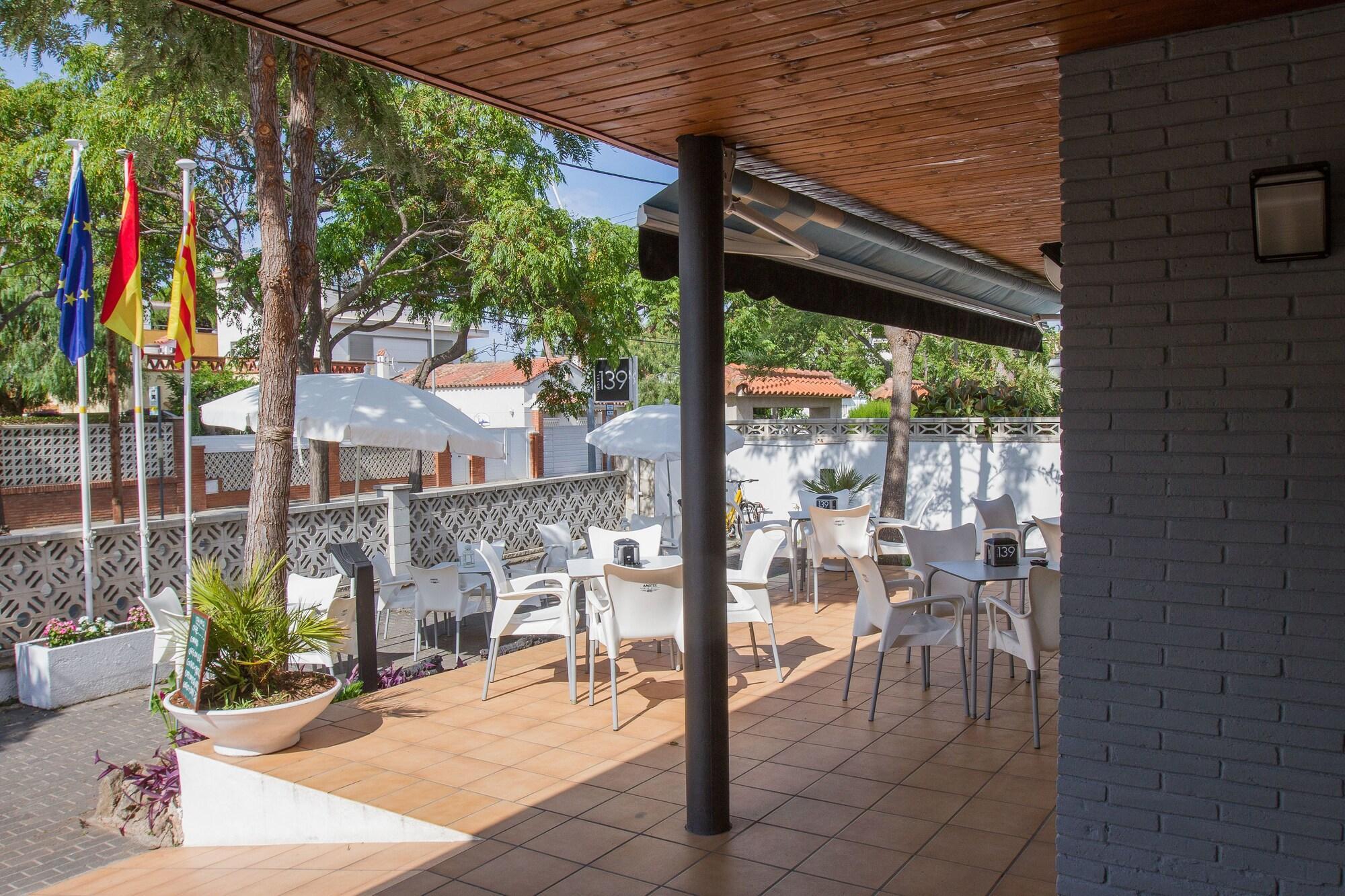 Hotel 139 Castelldefels Εξωτερικό φωτογραφία