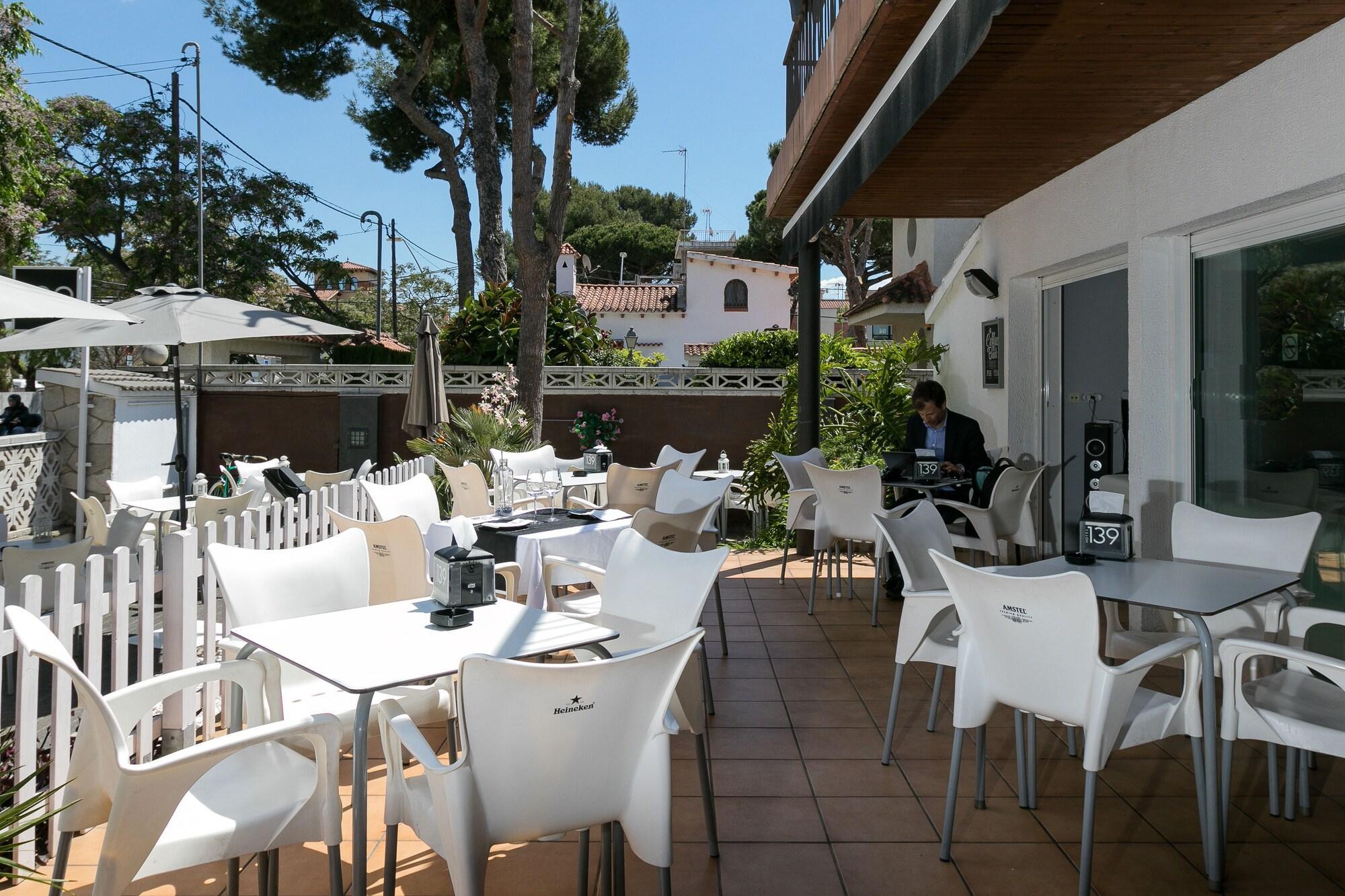Hotel 139 Castelldefels Εξωτερικό φωτογραφία